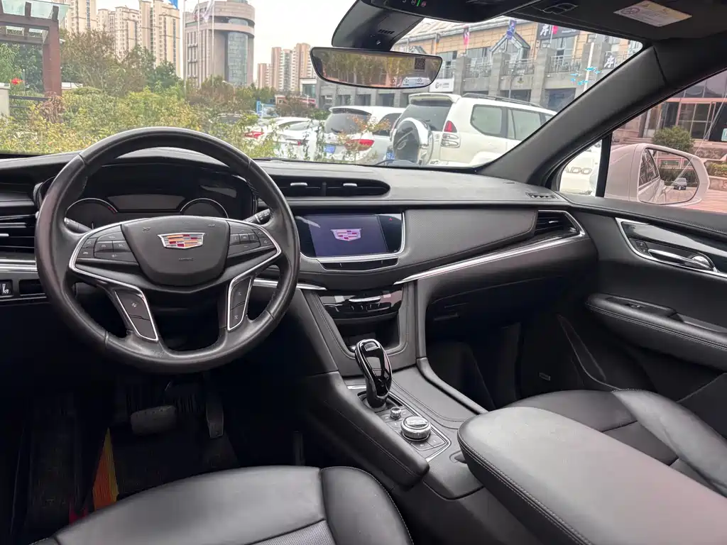 Cadillac XT5 — фото 15