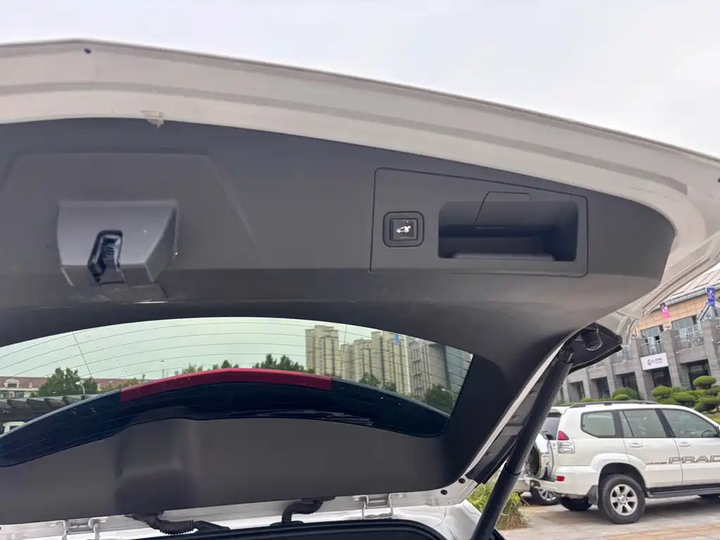 Cadillac XT5 — фото 17