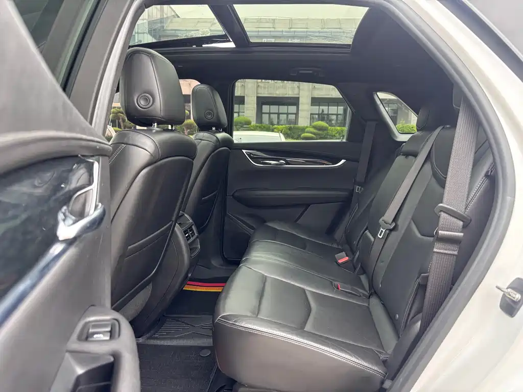 Cadillac XT5 — фото 9