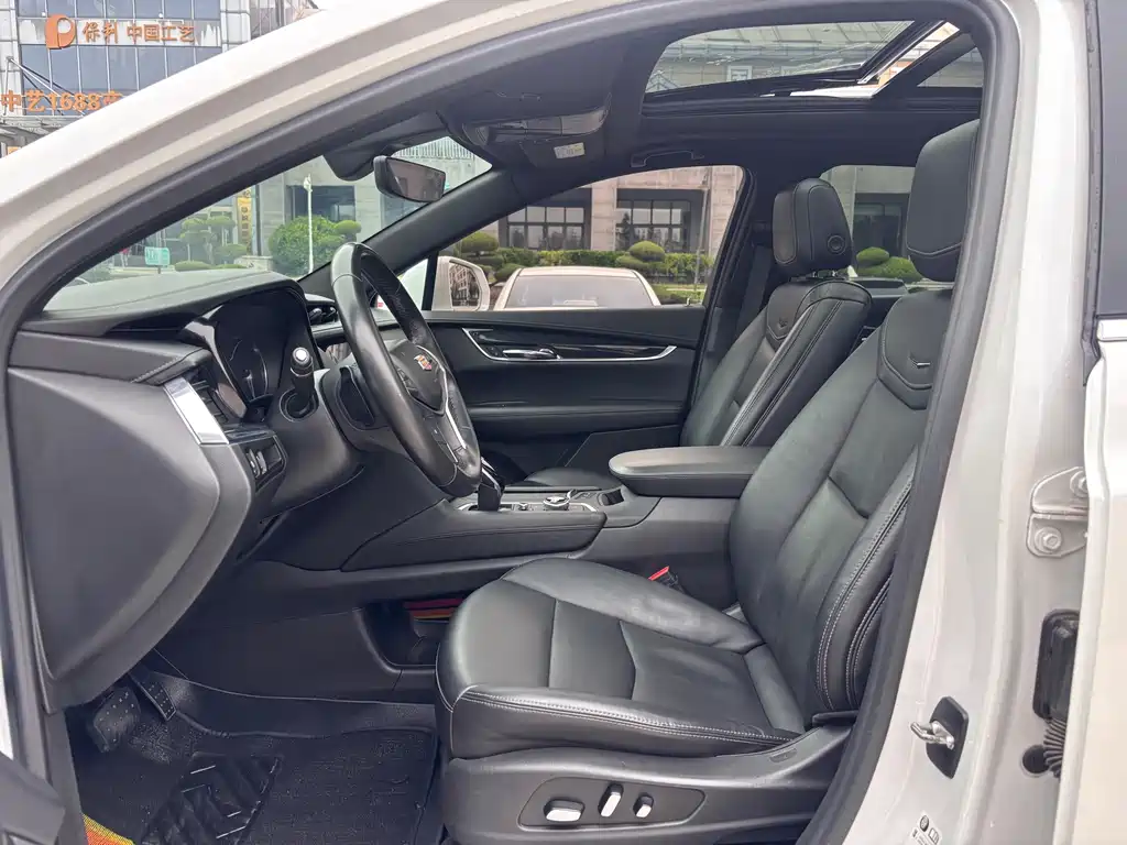 Cadillac XT5 — фото 10