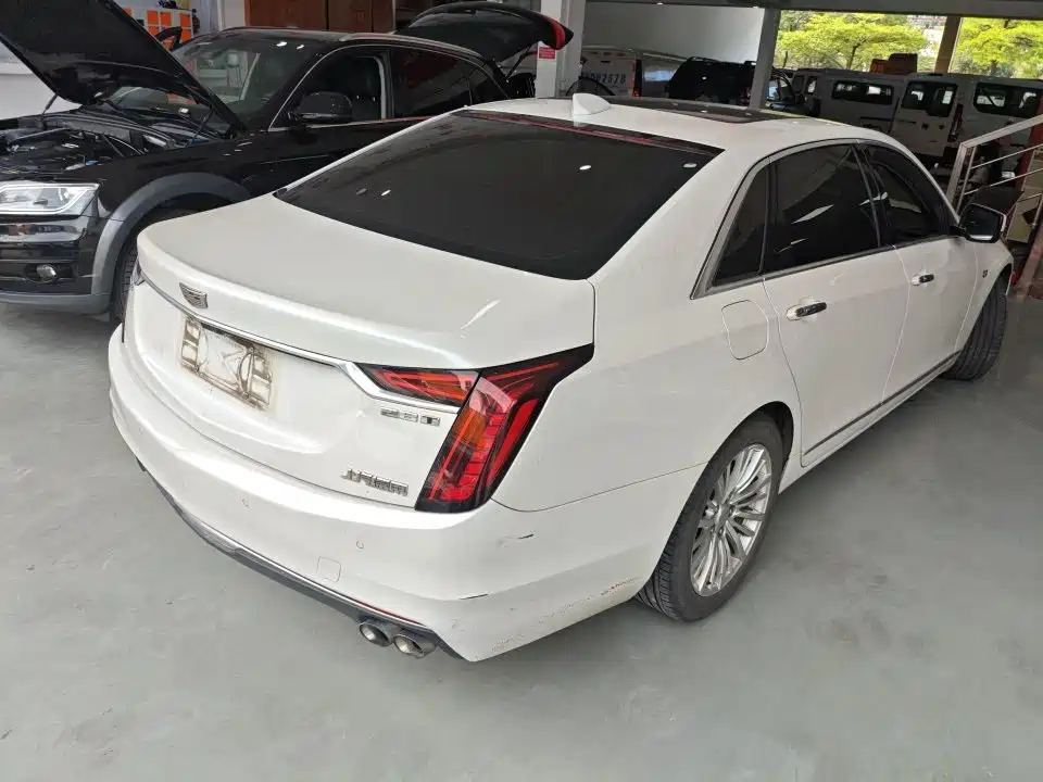 Cadillac CT6 — фото 2