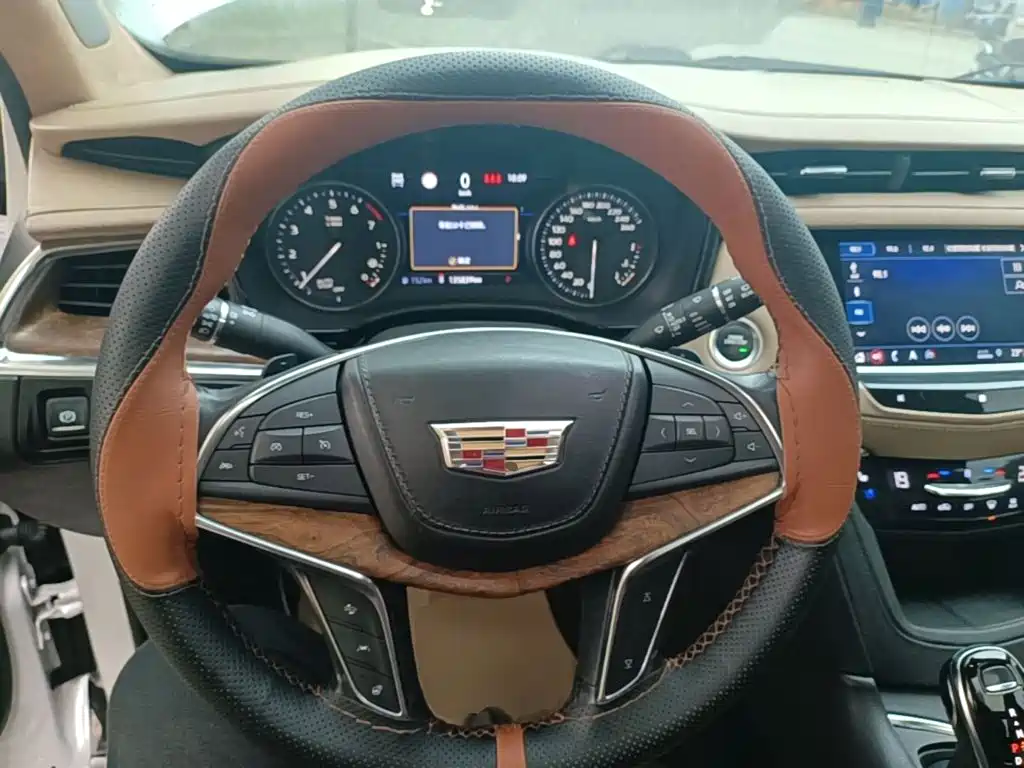 Cadillac XT5 — фото 11
