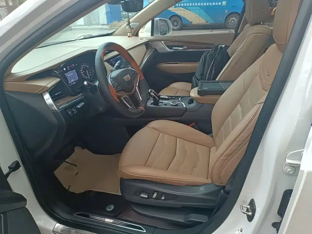 Cadillac XT5 — фото 15