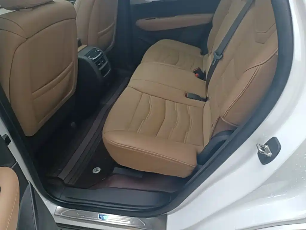 Cadillac XT5 — фото 17