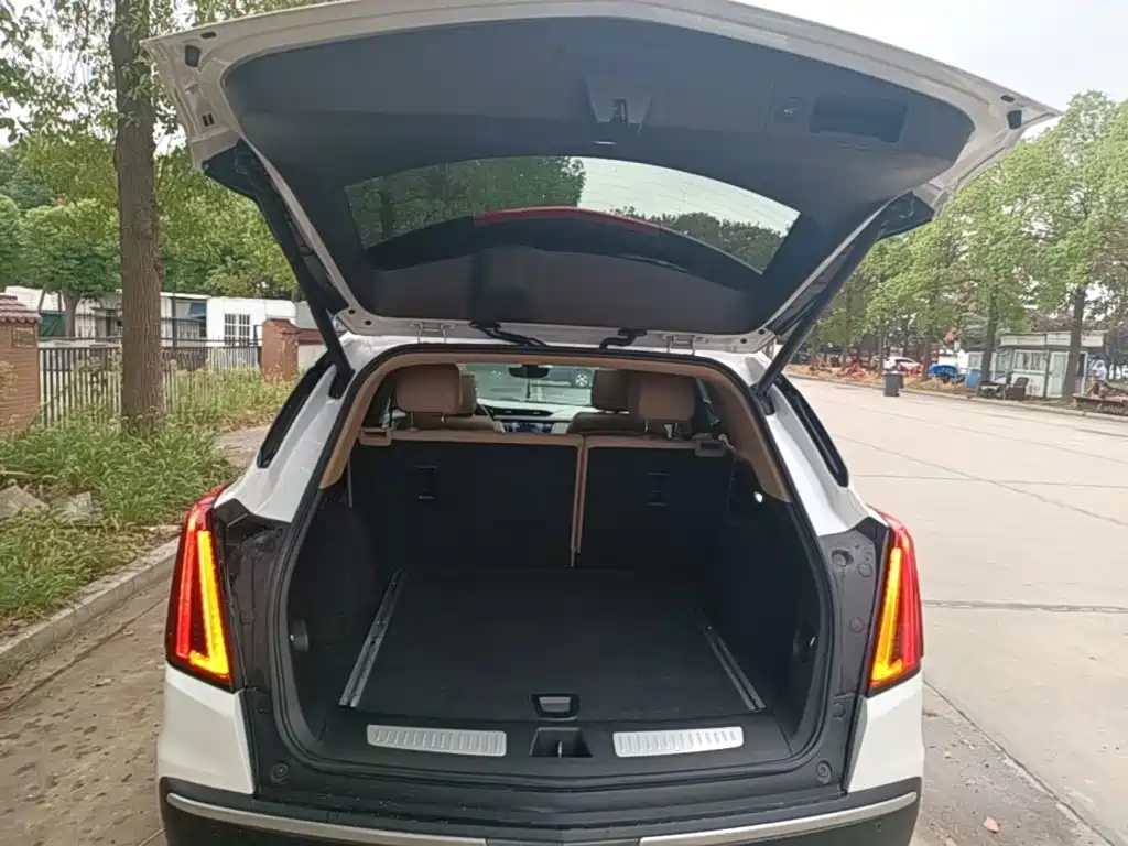 Cadillac XT5 — фото 19