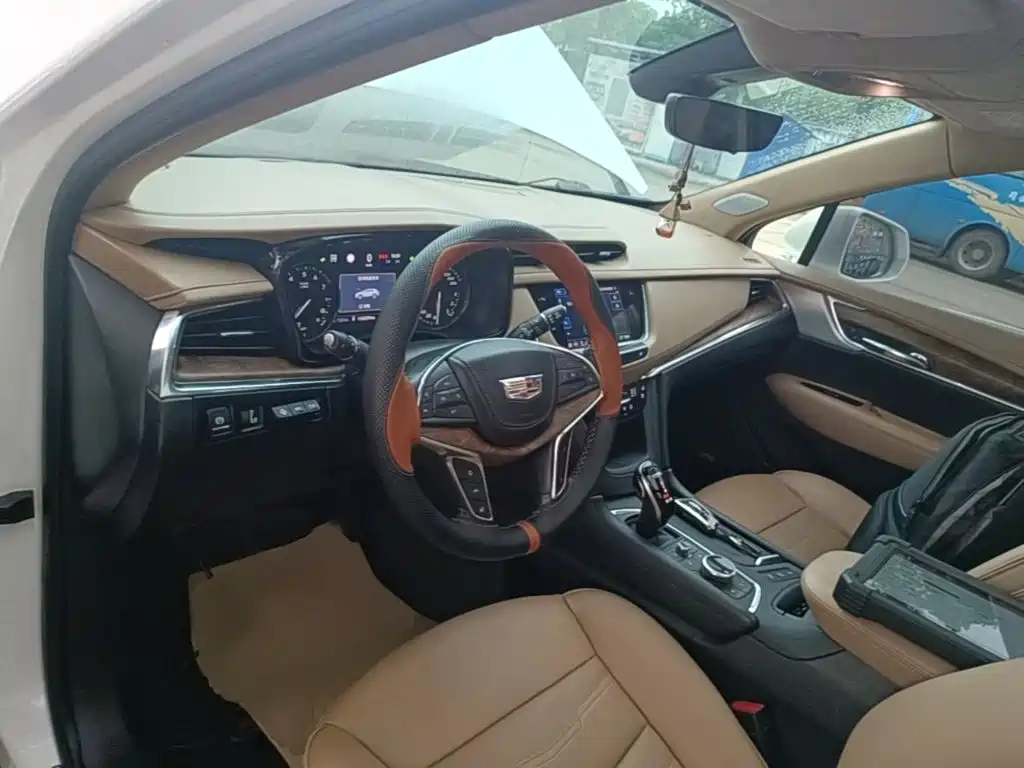 Cadillac XT5 — фото 10