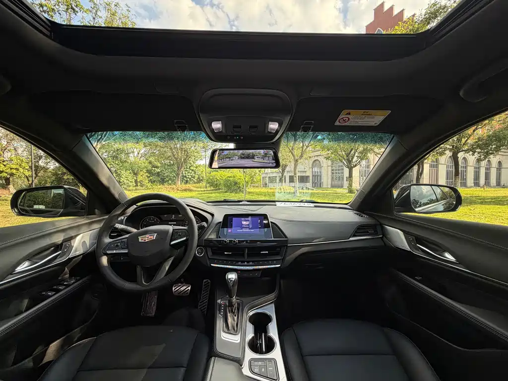 Cadillac CT4 — фото 11