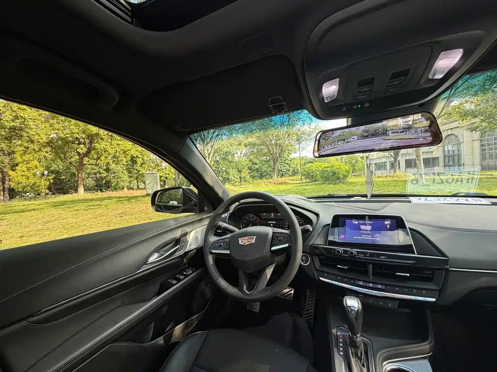 Cadillac CT4 — фото 15