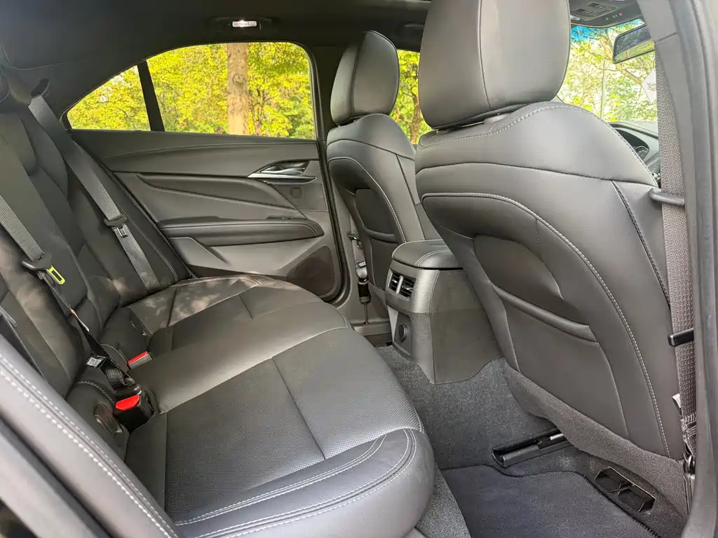 Cadillac CT4 — фото 10