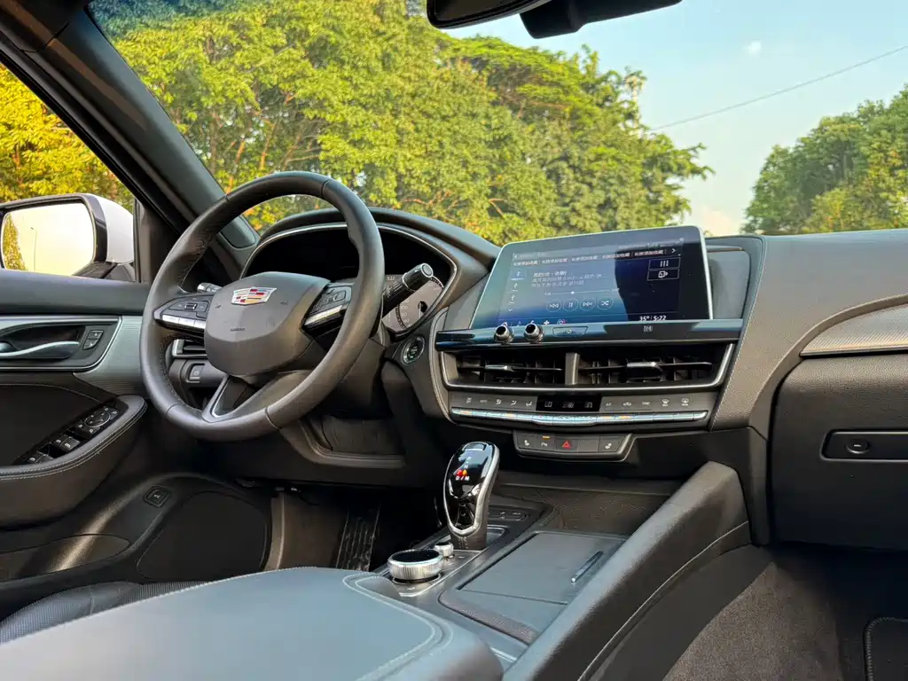 Cadillac CT5 — фото 11