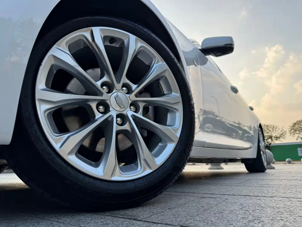 Cadillac CT5 — фото 4