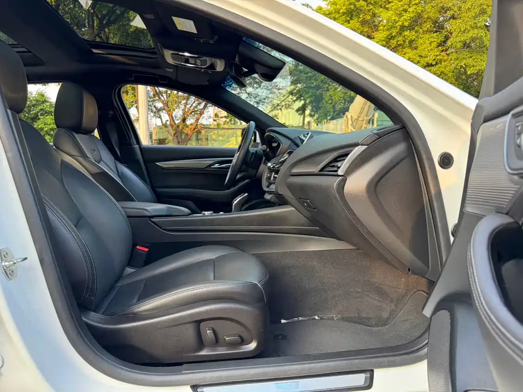 Cadillac CT5 — фото 9