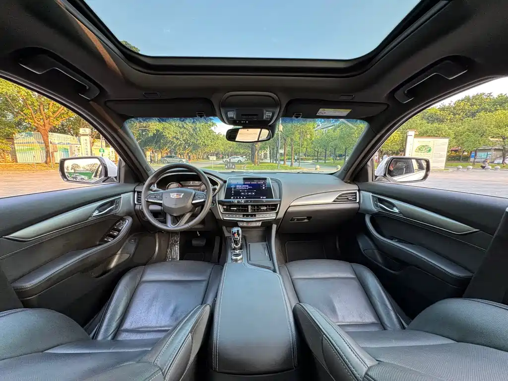 Cadillac CT5 — фото 10