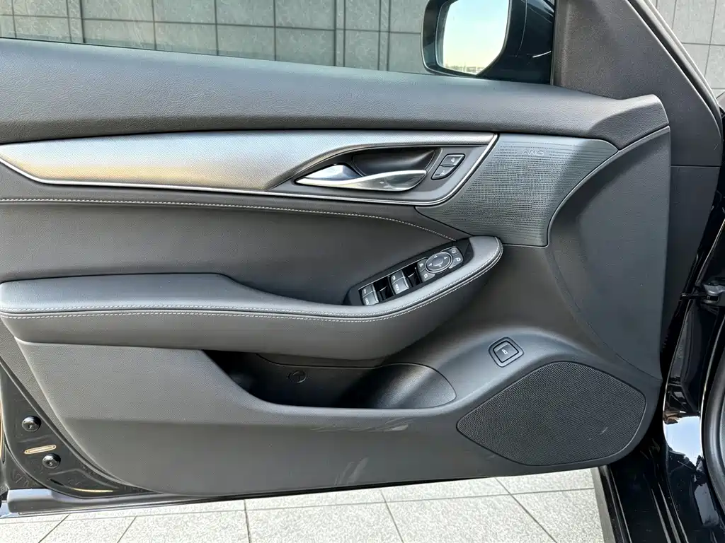 Cadillac CT5 — фото 11