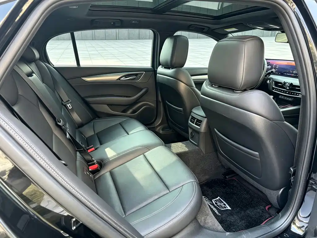 Cadillac CT5 — фото 10
