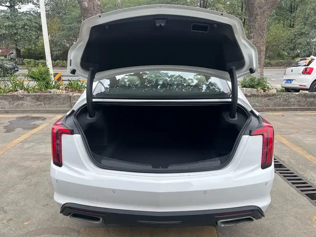 Cadillac CT5 — фото 23