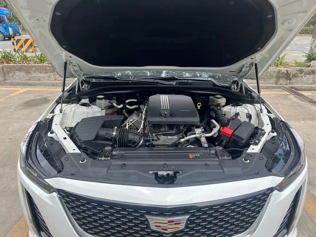 Cadillac CT5 — фото 9