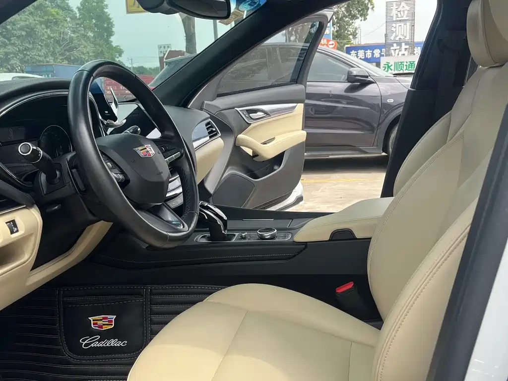 Cadillac CT5 — фото 10
