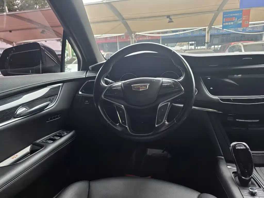 Cadillac XT5 — фото 11