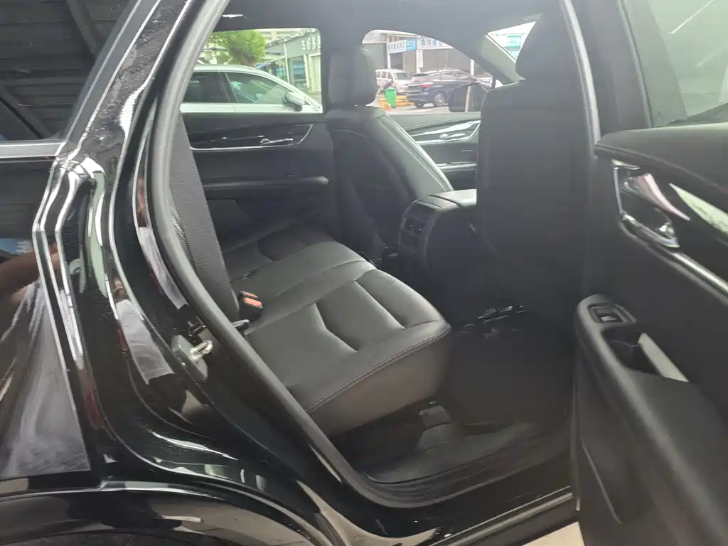 Cadillac XT5 — фото 19