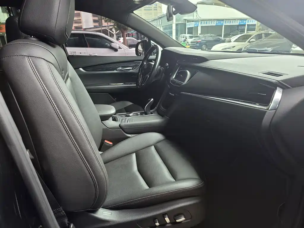Cadillac XT5 — фото 22