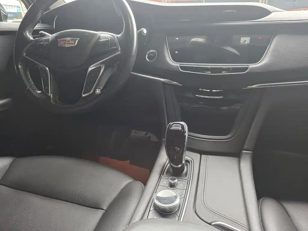 Cadillac XT5 — фото 10