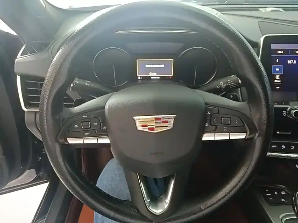 Cadillac CT5 — фото 11