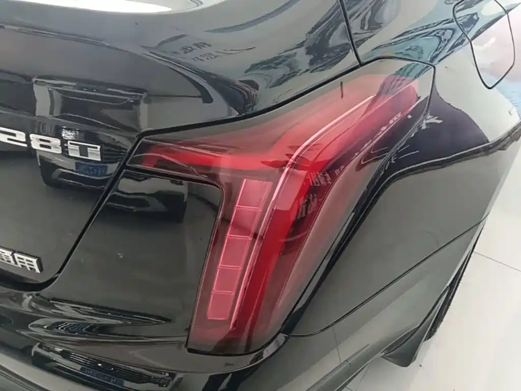 Cadillac CT5 — фото 8