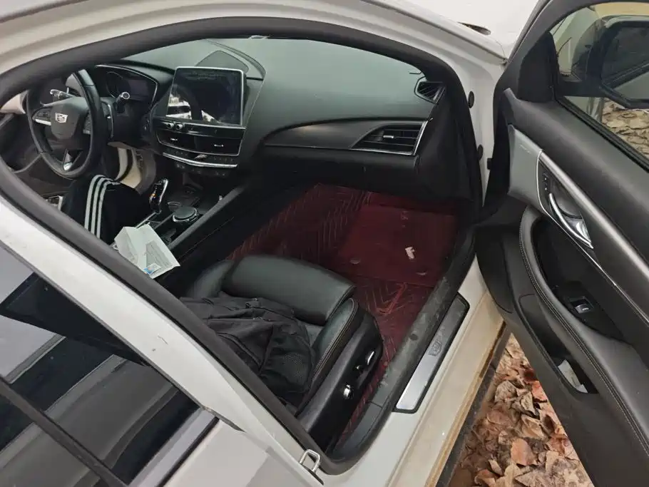 Cadillac CT5 — фото 8