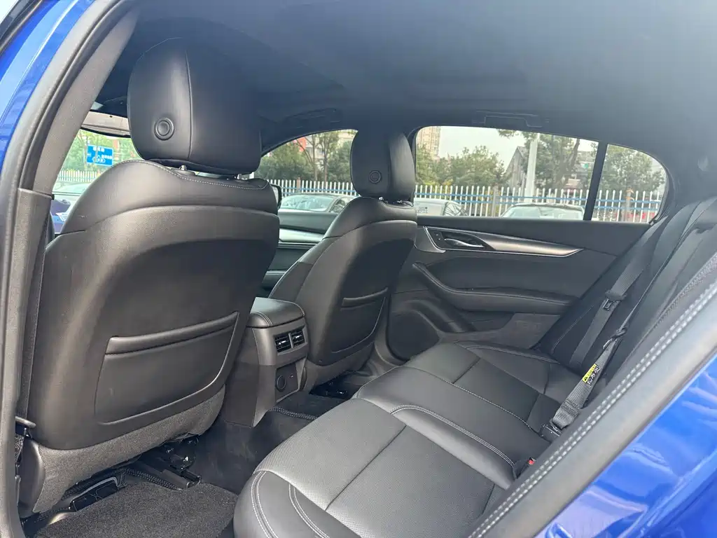 Cadillac CT5 — фото 5