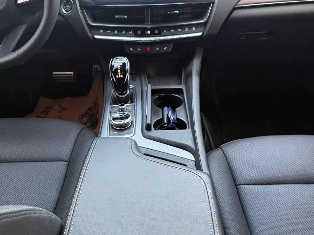 Cadillac CT5 — фото 7