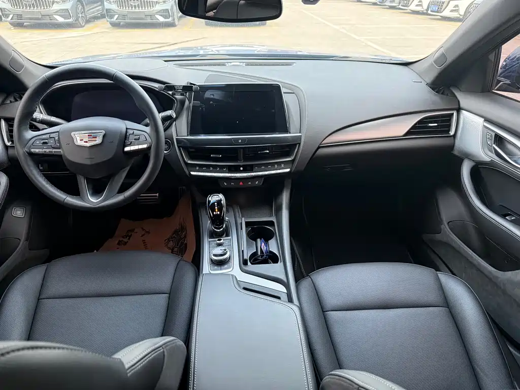 Cadillac CT5 — фото 8