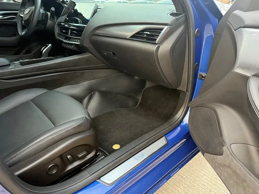 Cadillac CT5 — фото 10