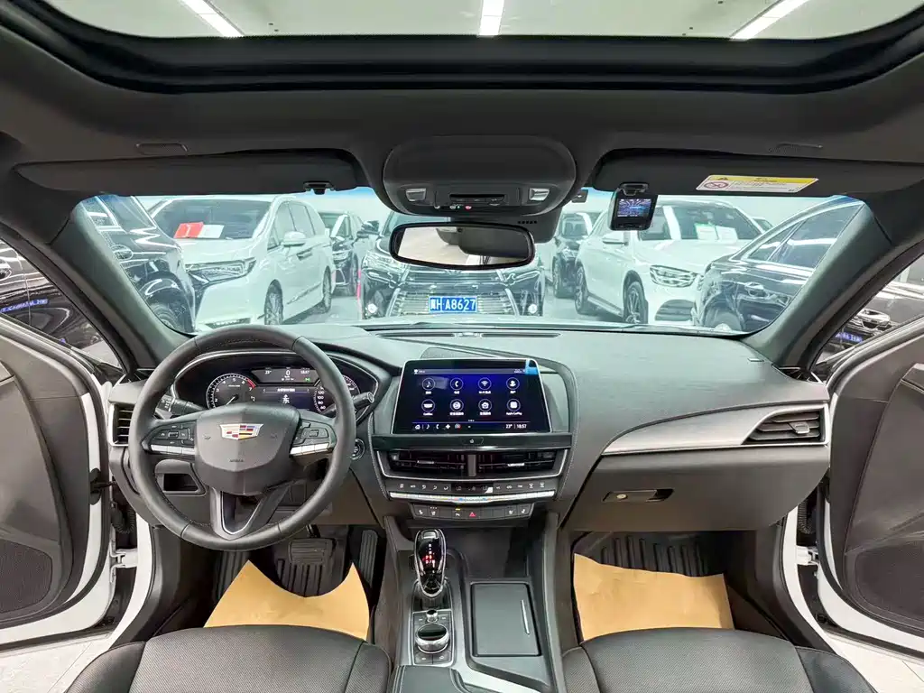 Cadillac CT5 — фото 9