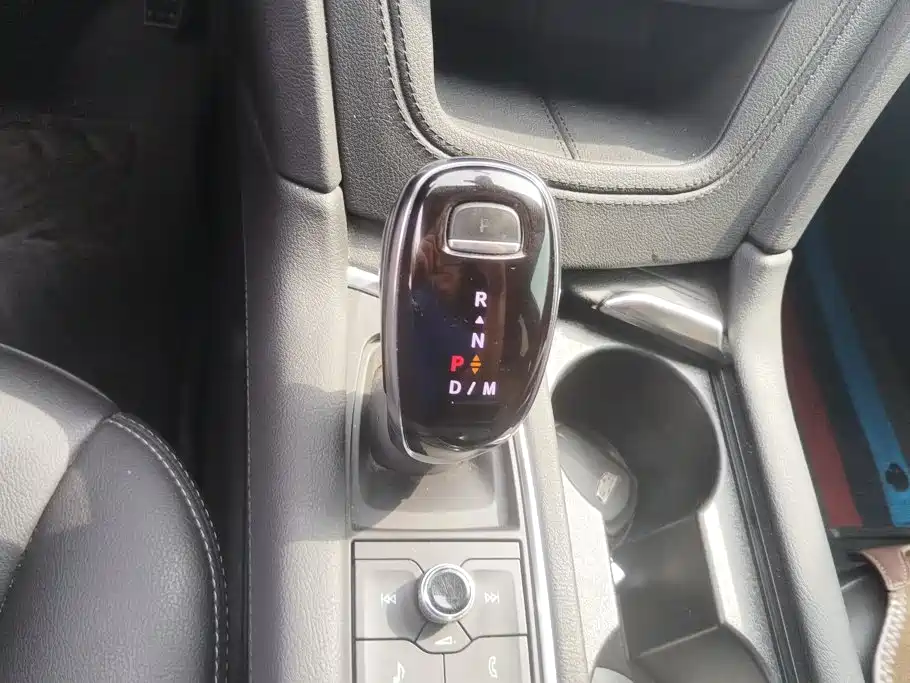 Cadillac XT5 — фото 16