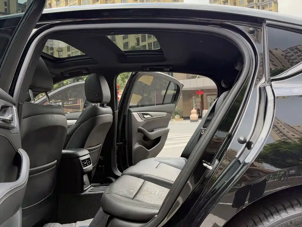 Cadillac CT5 — фото 23