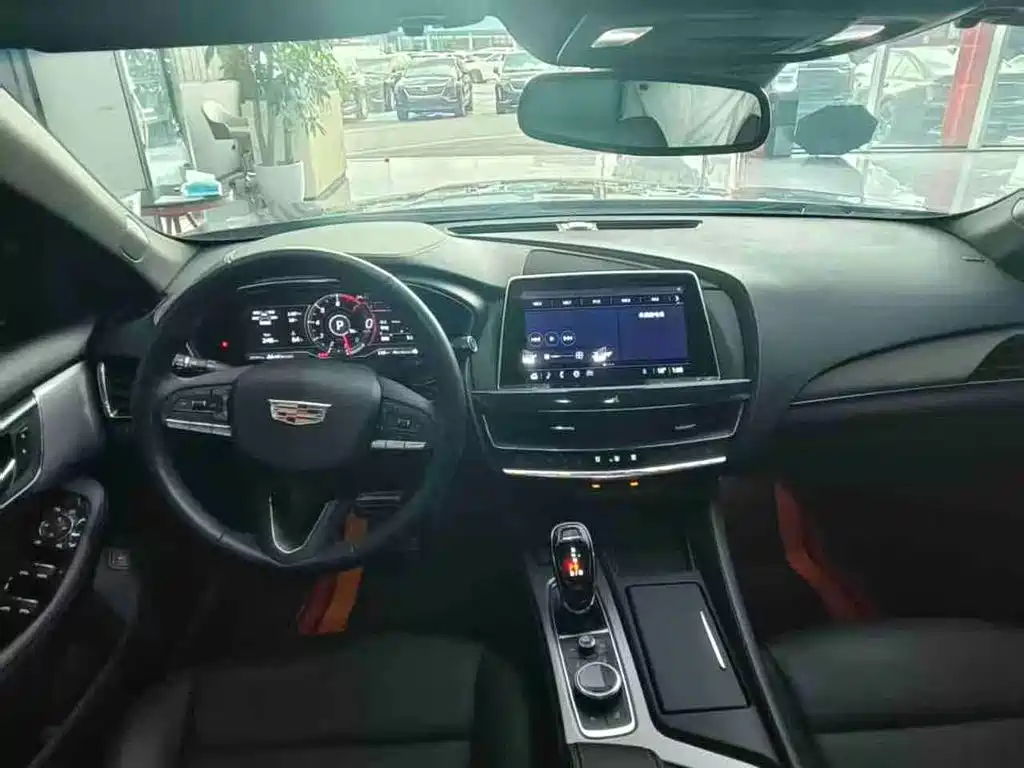 Cadillac CT5 — фото 9
