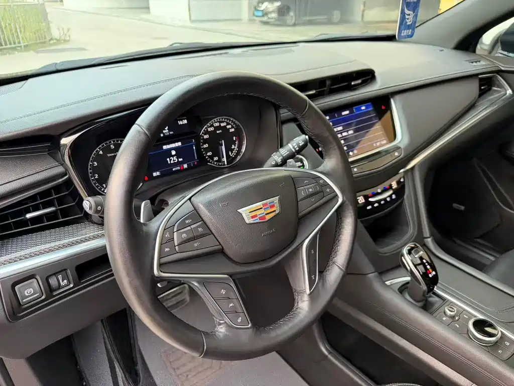 Cadillac XT5 — фото 7