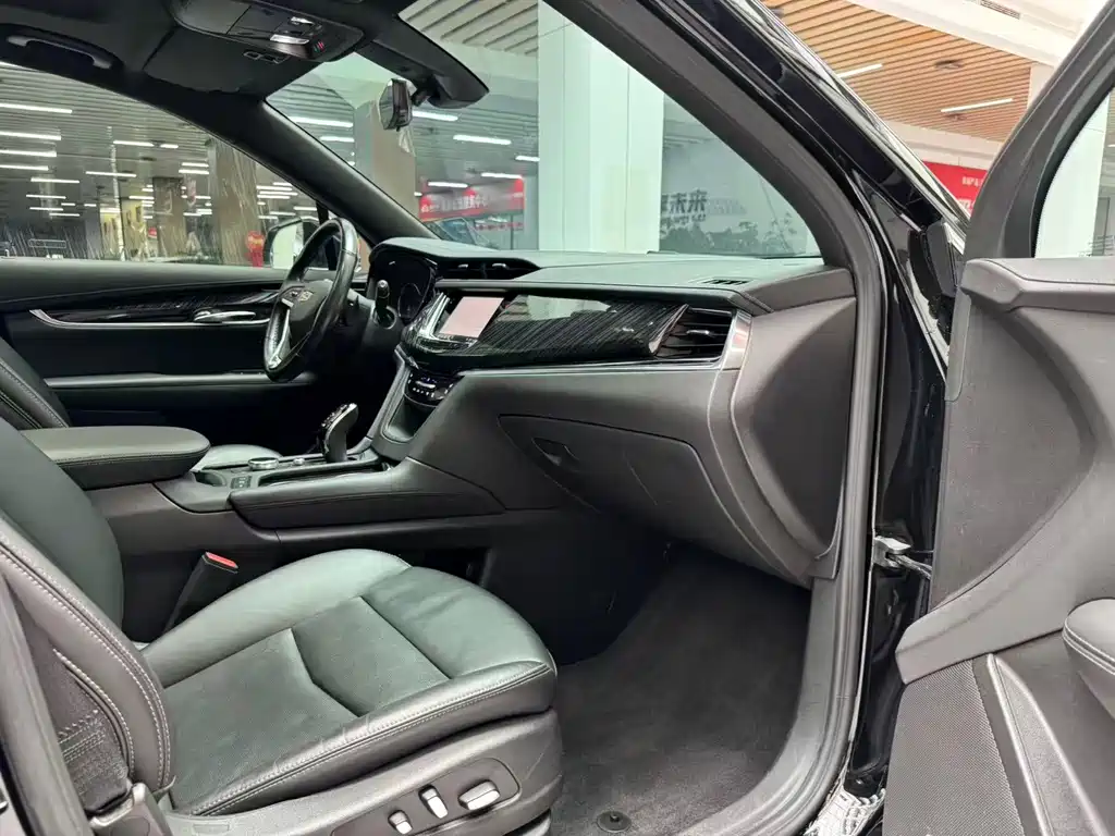 Cadillac XT6 — фото 16