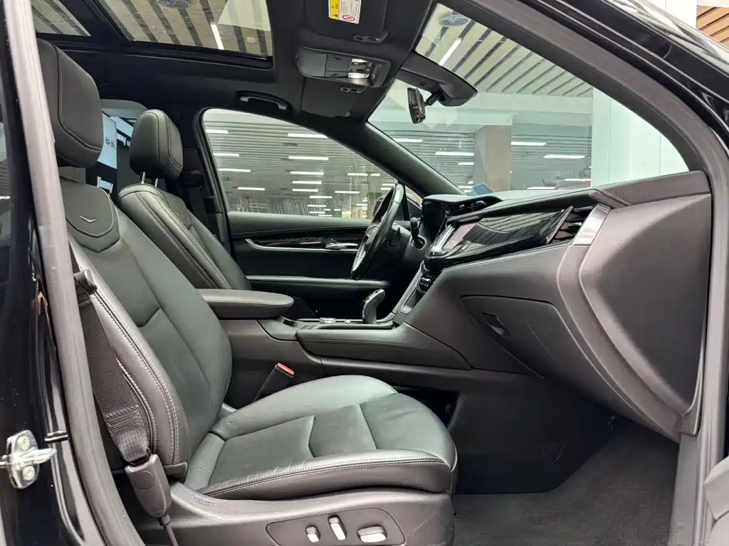 Cadillac XT6 — фото 17