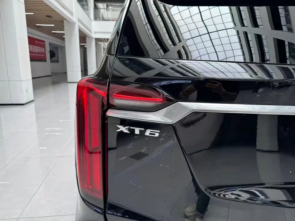 Cadillac XT6 — фото 23