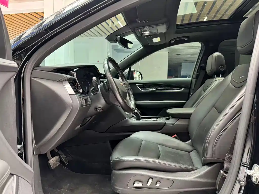 Cadillac XT6 — фото 10