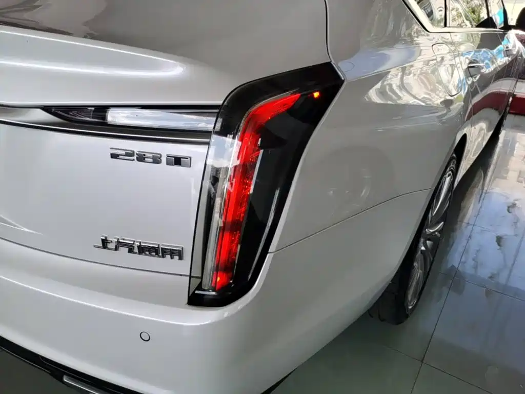 Cadillac CT6 — фото 8