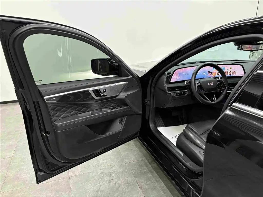Cadillac CT6 — фото 6