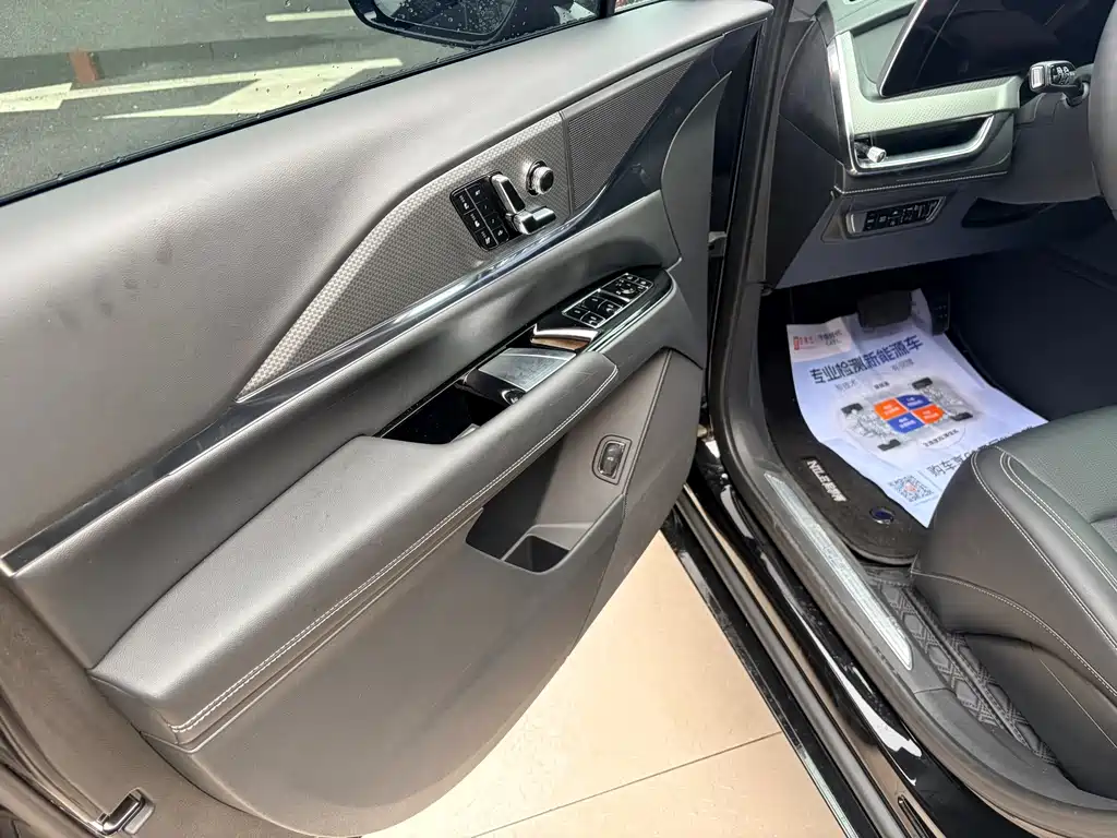 Cadillac XT5 — фото 6