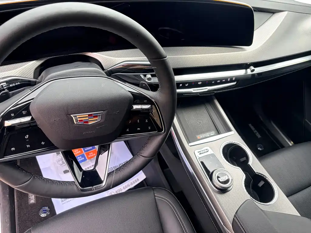 Cadillac XT5 — фото 10
