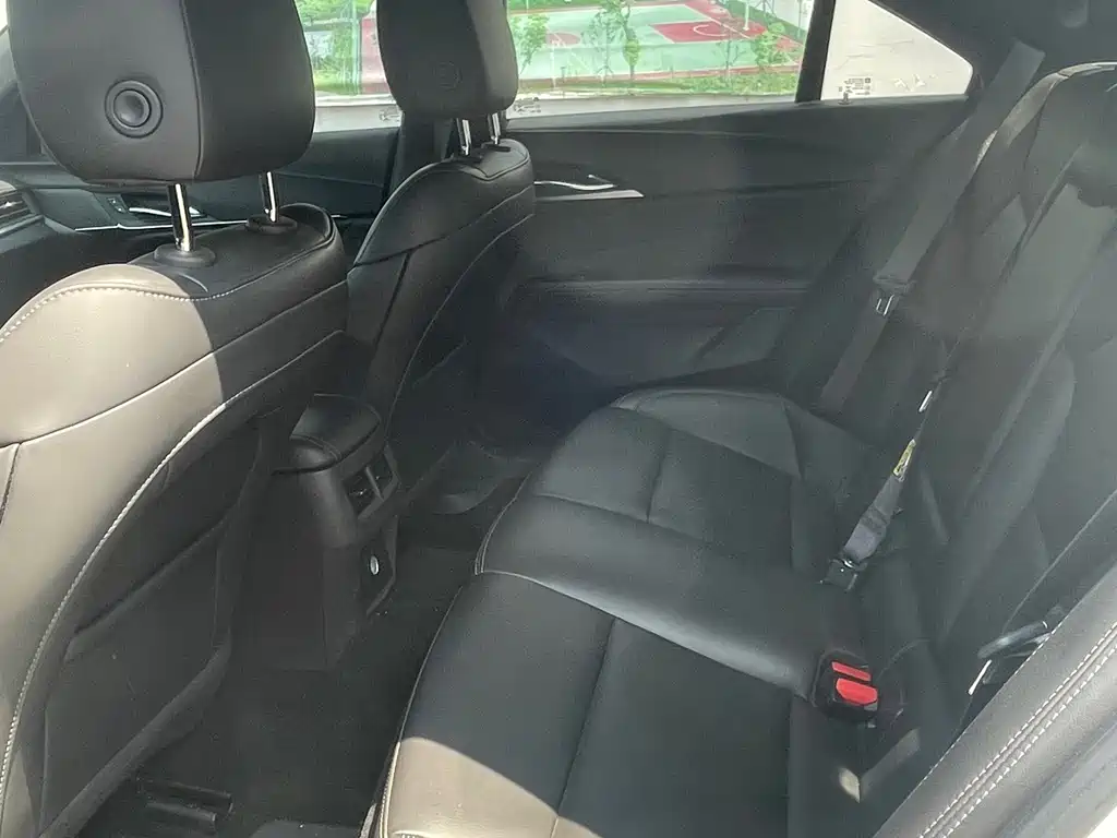 Cadillac CT4 — фото 5