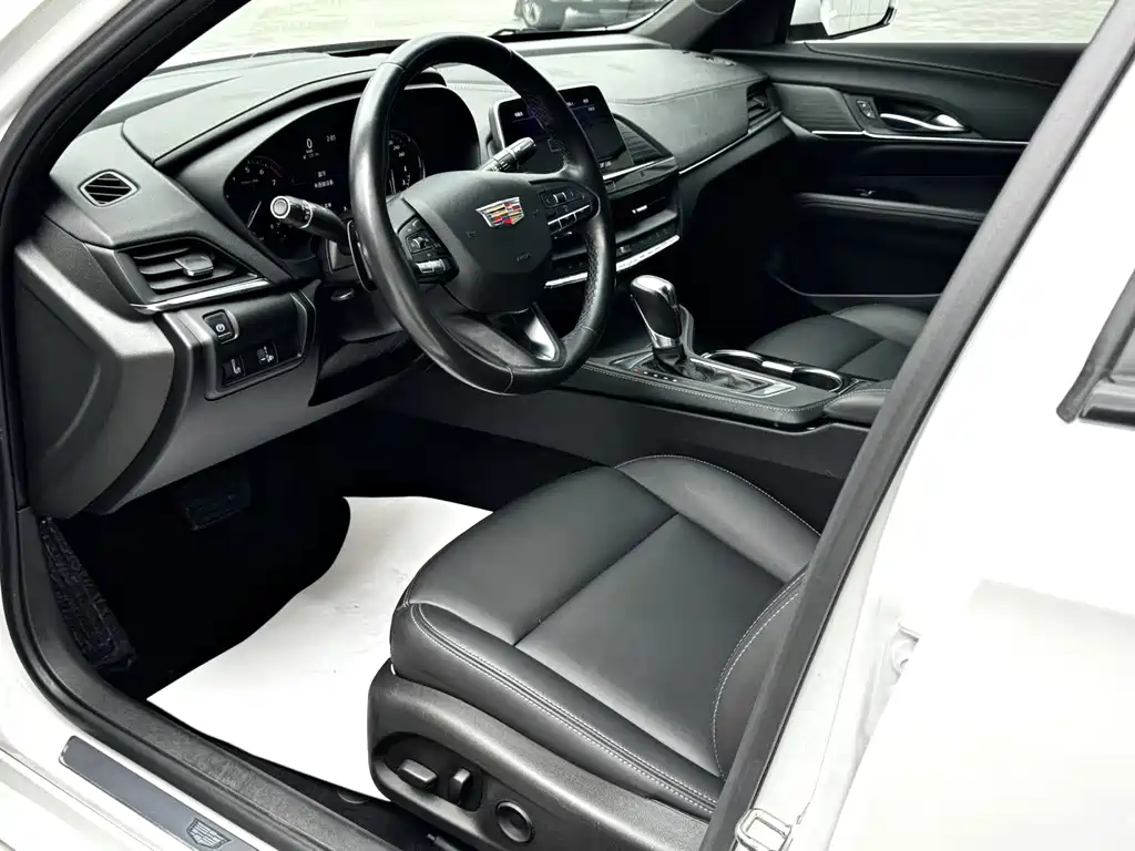 Cadillac CT4 — фото 4