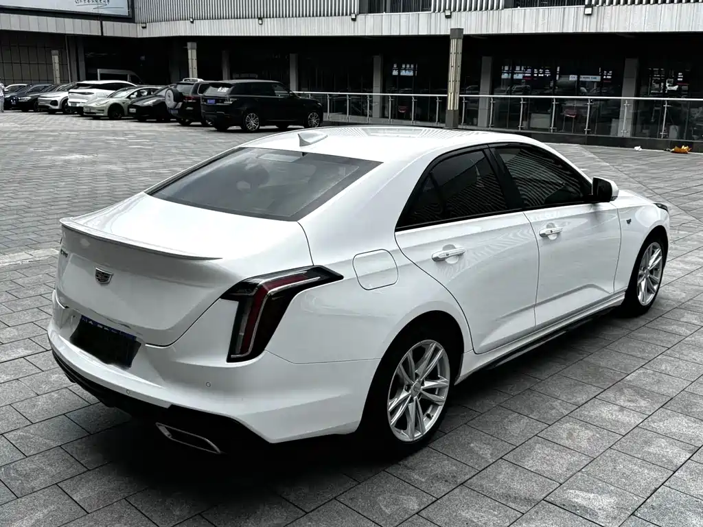 Cadillac CT4 — фото 8