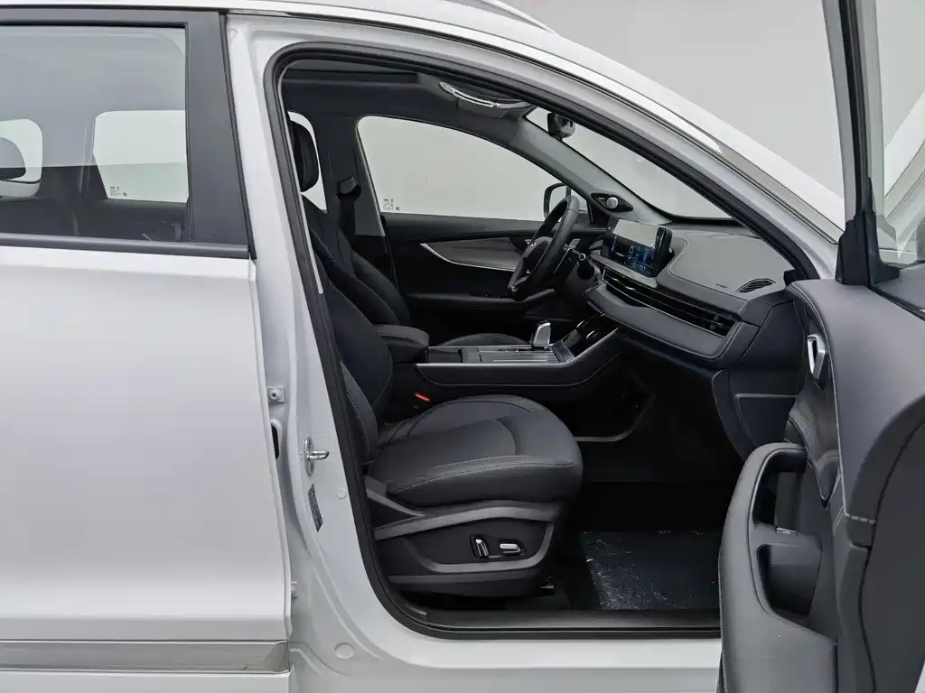 Chery Tiggo 8 — фото 23